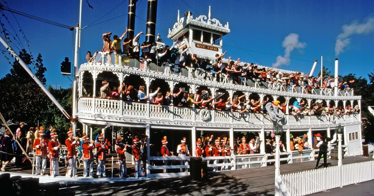 FR0736 Mark Twain Riverboat at